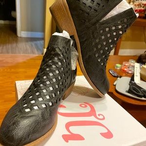 Ankle boots. “Kat” Grey